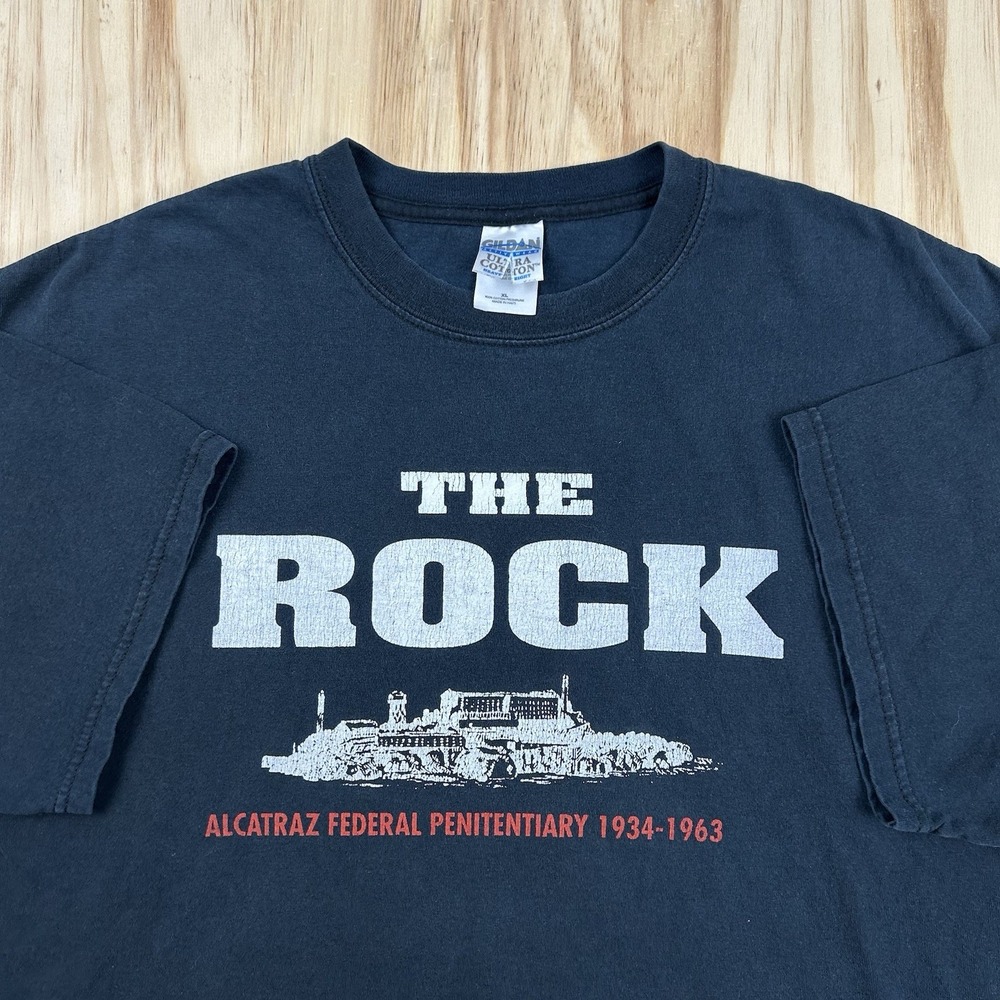 Vintage Y2K The Rock Alcatraz Mens XL Black Graphic Short Sleeve T-Shirt Flaw